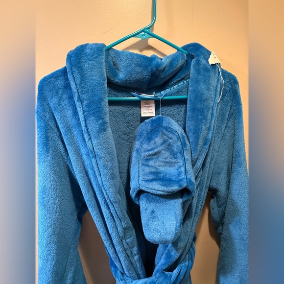 Cozy Blue Plush Robe with Hood & Matching Slippers NWT - Picture 2 of 4
